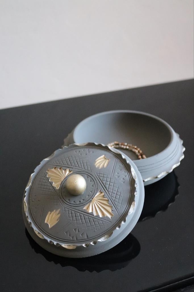 Vintage handgesneden ronde doosje, Ophalen of Verzenden