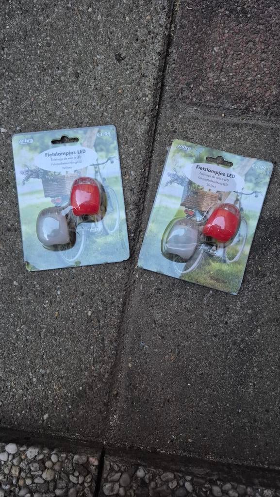 Gratis Nieuwe Fietslampjes LED Set - Voor- en Achterlicht, Fietsen en Brommers, Fietsaccessoires | Fietsverlichting, Ophalen of Verzenden