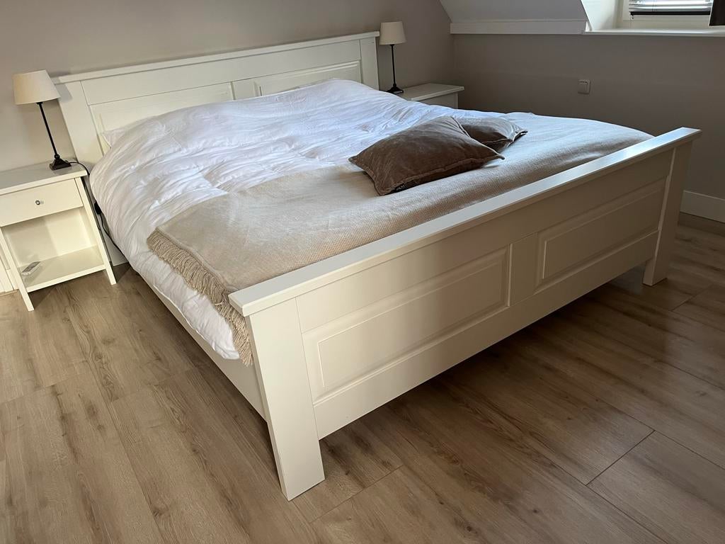 Wit tweepersoons landelijk ledikant 180x200cm, Huis en Inrichting, Slaapkamer | Bedden, Ophalen, Gebruikt, Wit, Tweepersoons