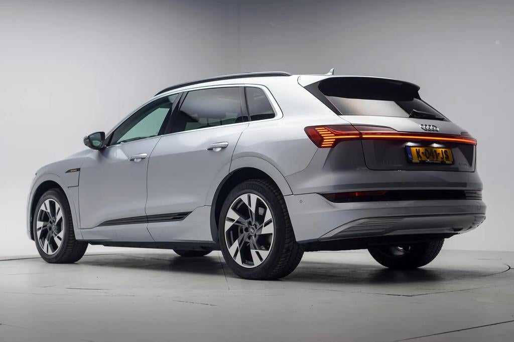 Audi e-tron 50 Quattro Business Edition Plus [ Panorama Navi, Automaat, 0 cilinders, SUV of Terreinwagen, Zilver of Grijs