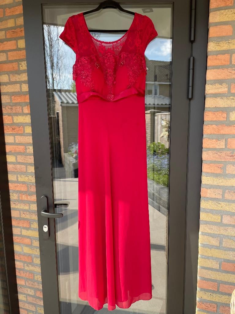Mooie rode galajurk maat 44/46, Kleding | Dames, Gelegenheidskleding, Galajurk, Maat 42/44 (L), Ophalen of Verzenden, Gedragen