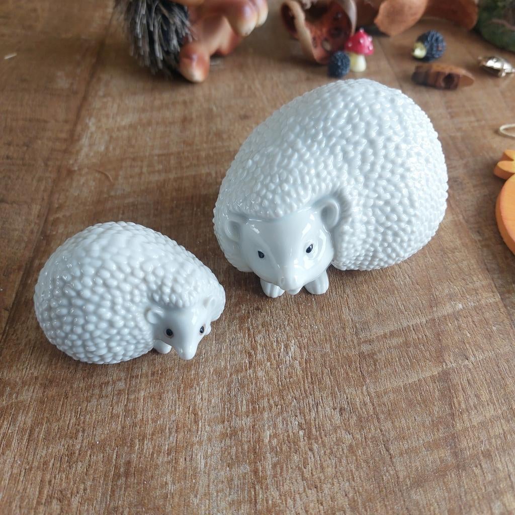 2 egelbeelden, hol, Ophalen of Verzenden, Zo goed als nieuw