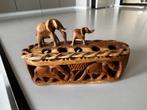 Antieke houten mand met olifanten snijwerk, Ophalen of Verzenden