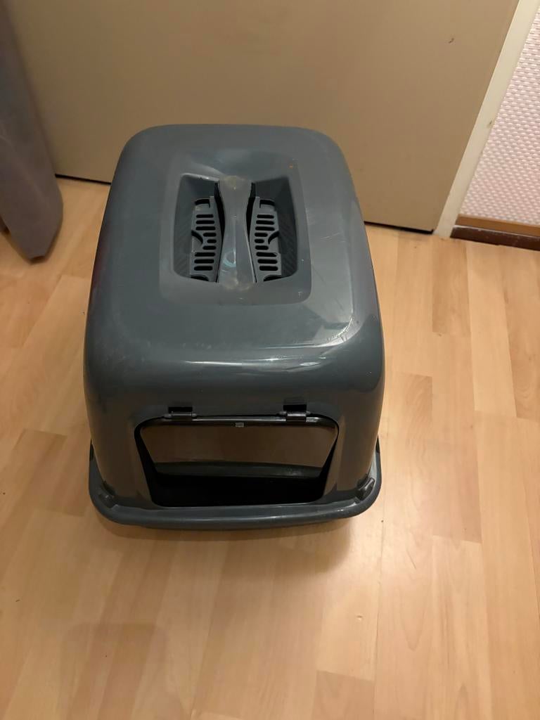 Nette kattenbak met klep in grijze kleur, Ophalen of Verzenden, Zo goed als nieuw