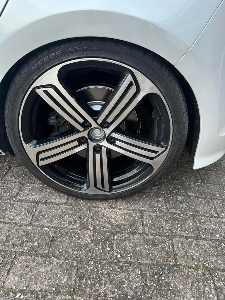Cadiz 19 inch golf 7R look velgen 5x112 met goede banden, Ophalen