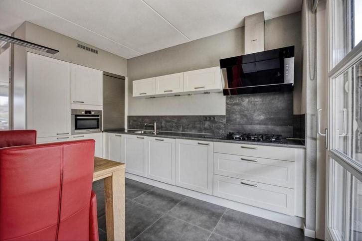 Hoekkeuken met Bosch gaskookplaat en afzuiging, Huis en Inrichting, Keuken | Complete keukens, Gebruikt, Hoekkeuken, Wit, Ophalen of Verzenden