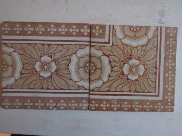 twee antieke randtegels, een hoek en een uni, Antiek en Kunst, Antiek | Wandborden en Tegels, Ophalen of Verzenden