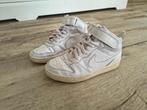 Prachtige witte Nike sneakers, maat 36. Halfhoge schoenen., Nike, Ophalen of Verzenden, Onb, Gedragen
