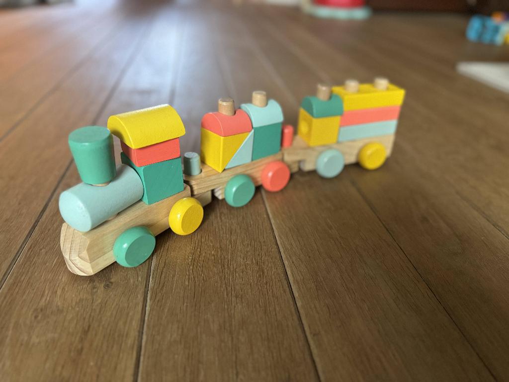 Houten speelgoedtrein Hema, Kinderen en Baby's, Speelgoed | Houten speelgoed, Ophalen of Verzenden, Zo goed als nieuw, Duw- of Trekspeelgoed