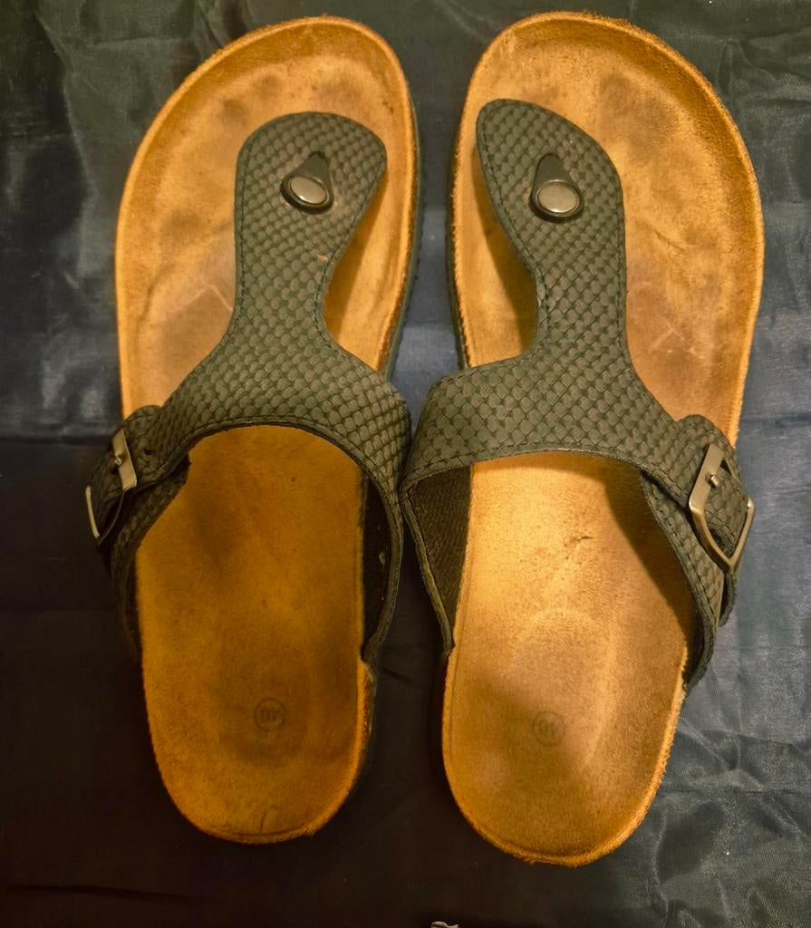 Zwarte slippers met gesp, maat 40, Kleding | Dames, Schoenen, Ophalen of Verzenden, Zwart