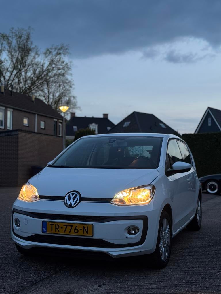 Volkswagen up! 1.0 60PK 5D BMT 2018 Wit - High UP, Auto's, Volkswagen, Voorwielaandrijving, Stof, 4 stoelen, Wit