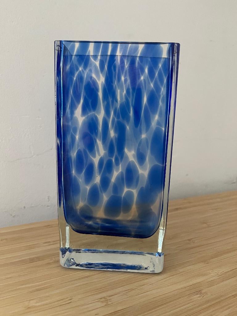 Gevlekte blauwe rechthoekige vaas, Huis en Inrichting, Woonaccessoires | Vazen, Blauw, Ophalen of Verzenden, Minder dan 50 cm
