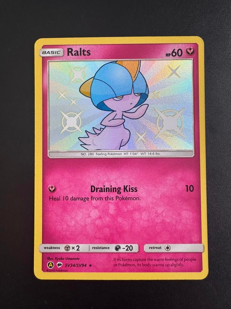 Ralts shiny SV34/SV94 pokemon kaart hidden fates, Ophalen of Verzenden, Zo goed als nieuw