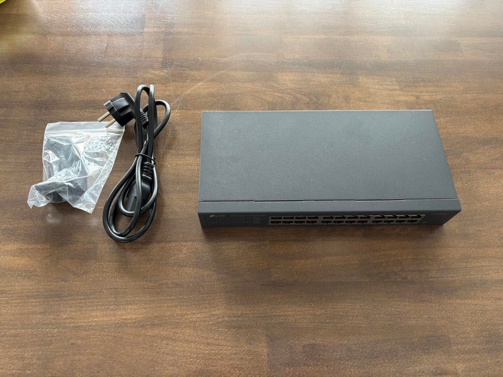 TP-Link 24-poorts Gigabit Easy Smart Switch, Ophalen of Verzenden, Zo goed als nieuw