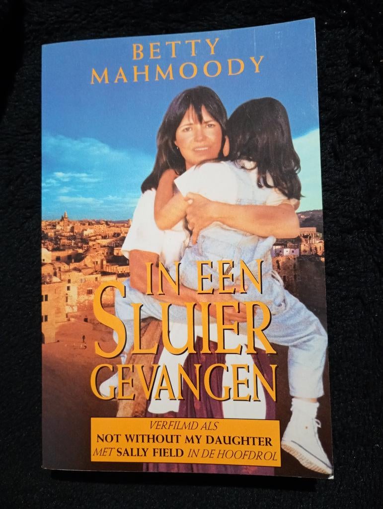 Betty Mahmoodi, In Een Sluier Gevangen, Boeken, Ophalen of Verzenden, Gelezen
