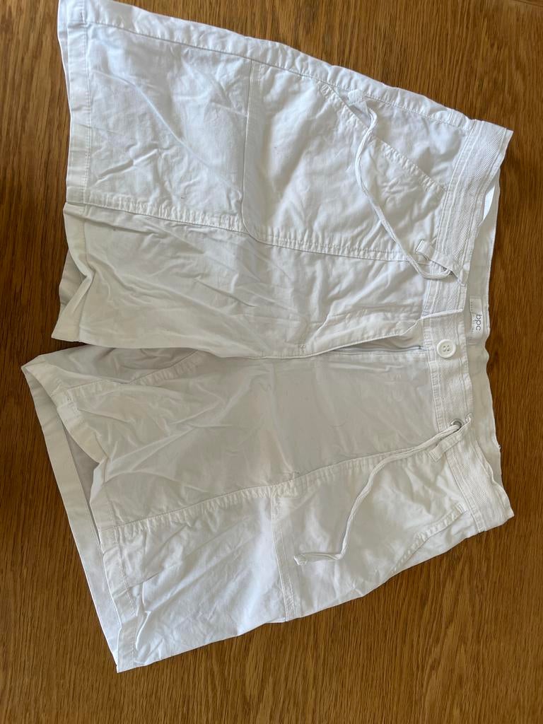 Witte korte broek  mt 38 BPC Bonprix Collection maat 38, Kleding | Dames, Broeken en Pantalons, Maat 38/40 (M), Kort, Wit, Ophalen of Verzenden