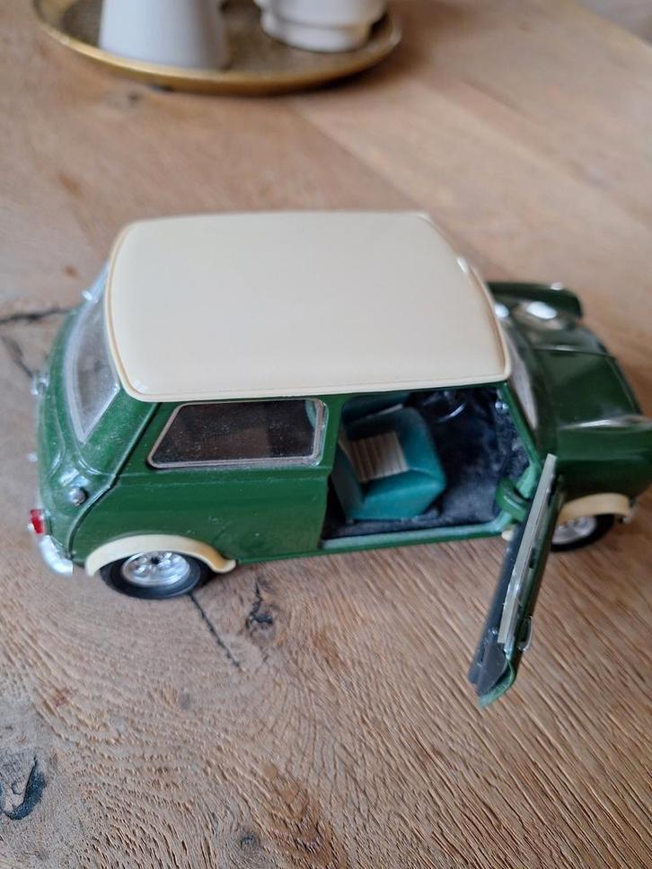 Mini Cooper modelauto - Groen met wit dak, Hobby en Vrije tijd, Modelauto's | 1:18, Zo goed als nieuw, Auto, Overige merken, Ophalen of Verzenden