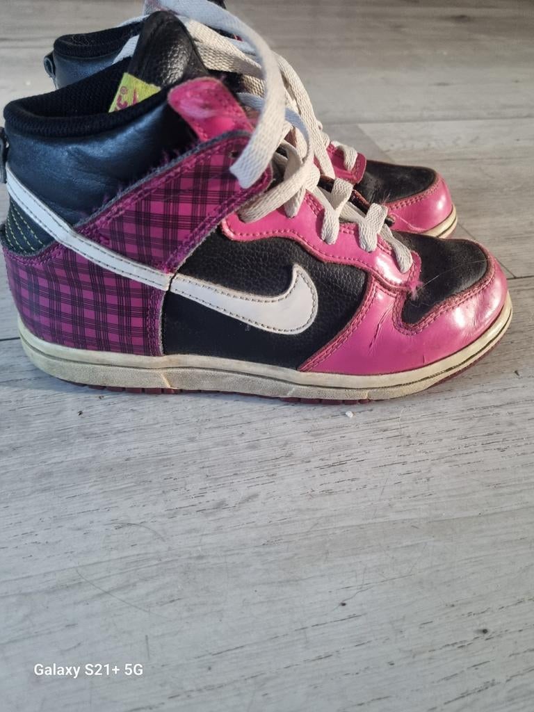 Nike schoenen roze/zwart geruit maat 32, Ophalen of Verzenden, Meisje, Schoenen