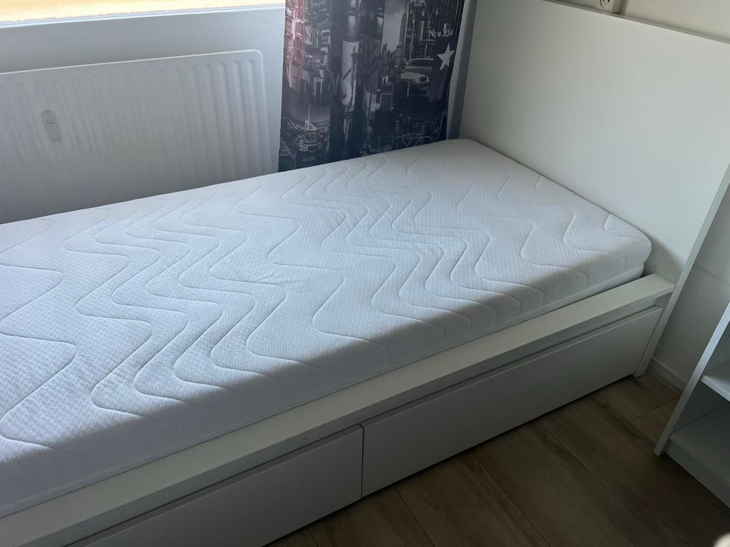 IKEA Malm bed 90x200 met matras en lades, Huis en Inrichting, Slaapkamer | Bedden, Ophalen, Gebruikt, 90 cm, Eenpersoons