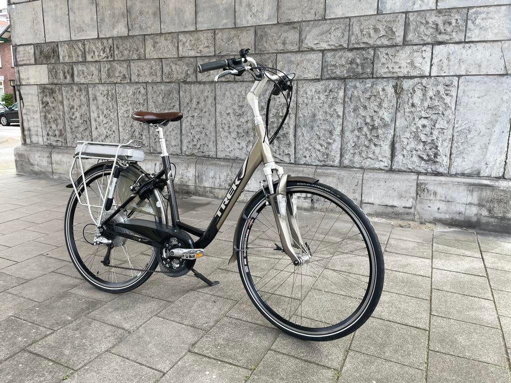 Keurige Trek Navigator T500 elektrische fiets met goede accu, Zo goed als nieuw, 47 tot 51 cm, 50 km per accu of meer, Ophalen