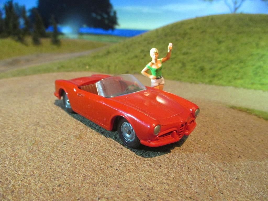 1/43 Alfa Romeo Giulietta Spider 1600 Verem rood+bruin int!, Ophalen of Verzenden, Zo goed als nieuw, Auto, Overige merken