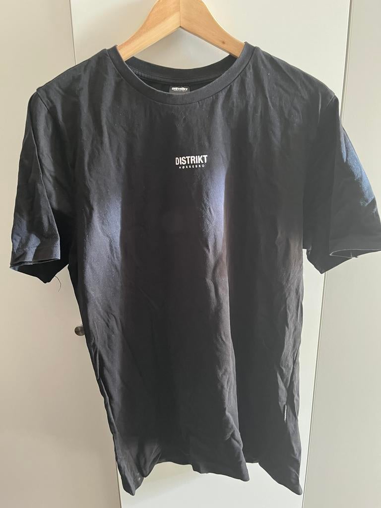 Zwart t-shirt Distrikt maat L, Ophalen of Verzenden, Zo goed als nieuw, Maat 52/54 (L), Zwart