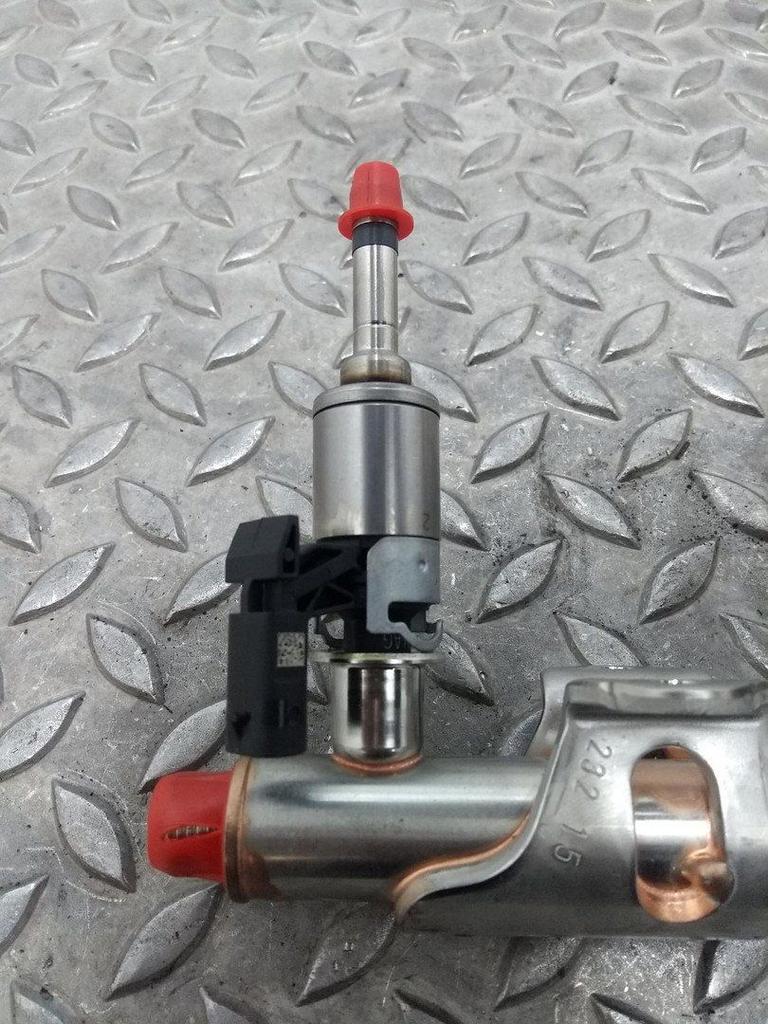 VOLKSWAGEN PASSAT BRANDSTOF INJECTOR / VERSTUIVER 2016, Ophalen of Verzenden, Gebruikt, Stiba lid