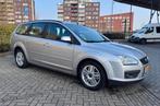 Ford Focus Wagon 1.6 Ghia 2006 nieuwe APK, Auto's, 1596 cc, 15 km/l, Zwart, 4 cilinders