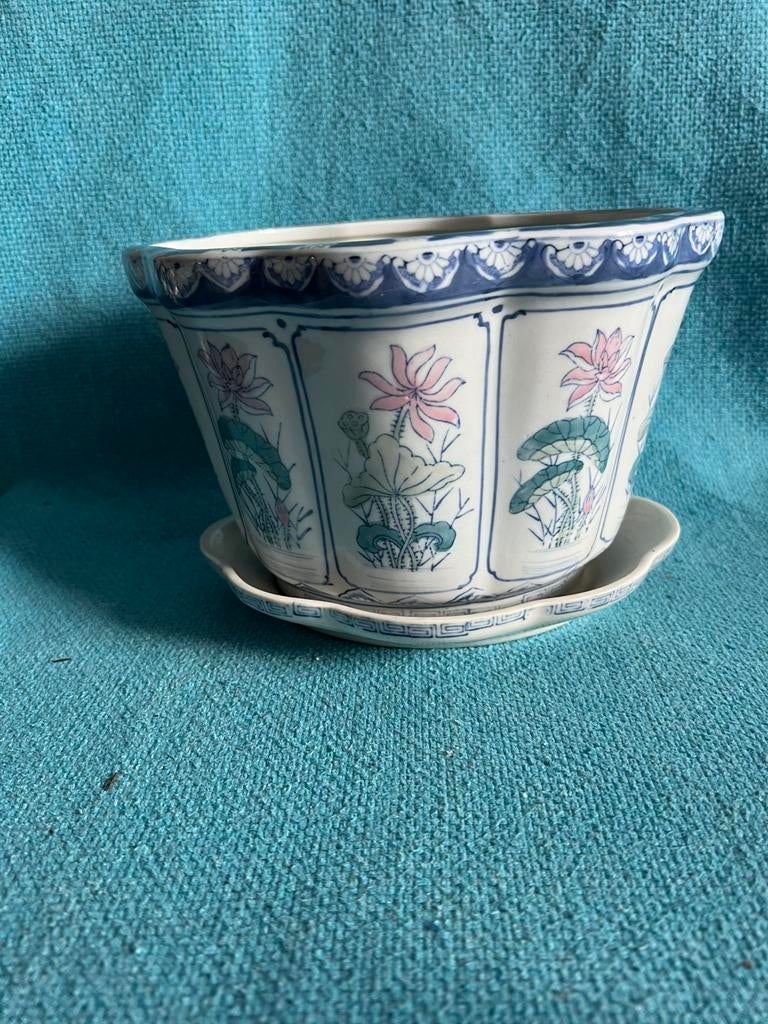 Chinese porseleinen bloempot met schotel. Lotus., Ophalen of Verzenden