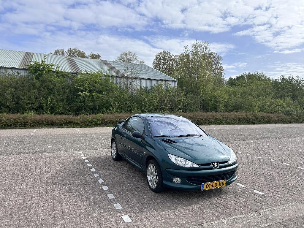 Peugeot 206 Roland Garros 2.0 16V CC 2002 Groen, Auto's, 136 pk, 4 cilinders, Cabriolet, 4 stoelen