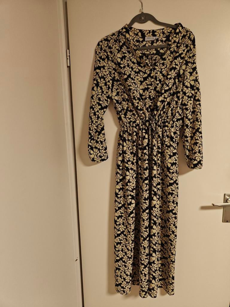 Jurk Trend One bloemenpatroon, Maat 38/40 (M), Beige, Ophalen of Verzenden, Onder de knie