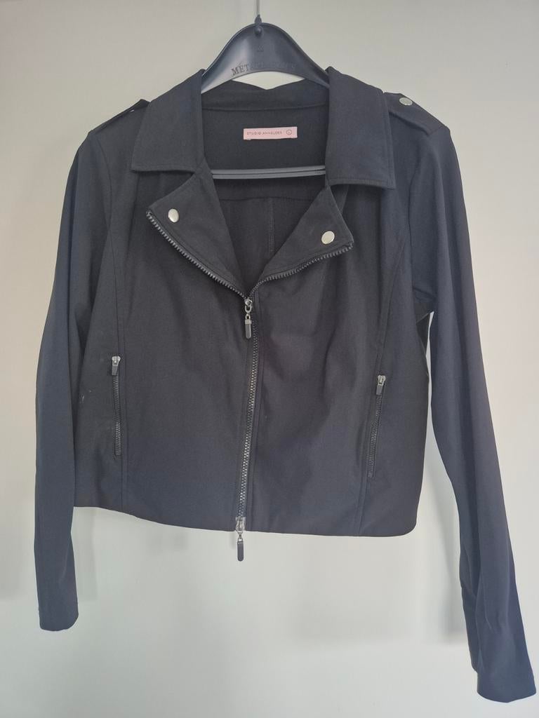Studio Anneloes biker jasje travelstof zwart maat L, Studio Anneloes, Ophalen of Verzenden, Maat 42/44 (L), Zwart
