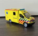 Siku 2108 Mercedes Benz Spiter Ambulance 1:50, Ophalen of Verzenden, Zo goed als nieuw, Auto, SIKU