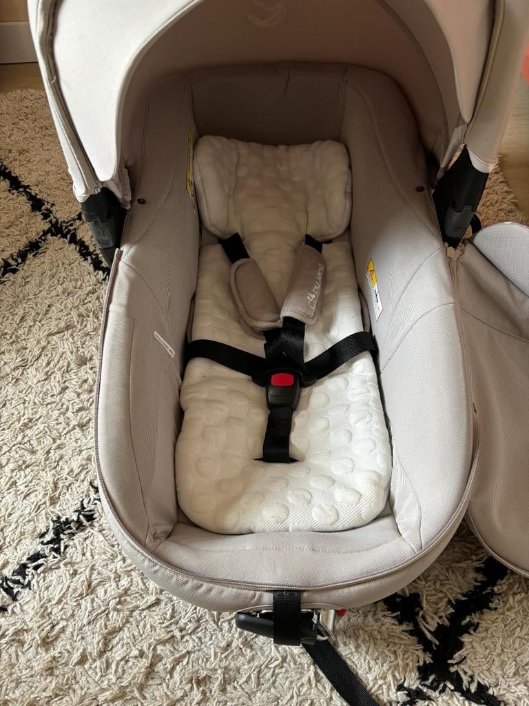 Te huur Jane reiswieg voor in de auto, Ophalen, 0 t/m 13 kg, Overige merken, Autogordel