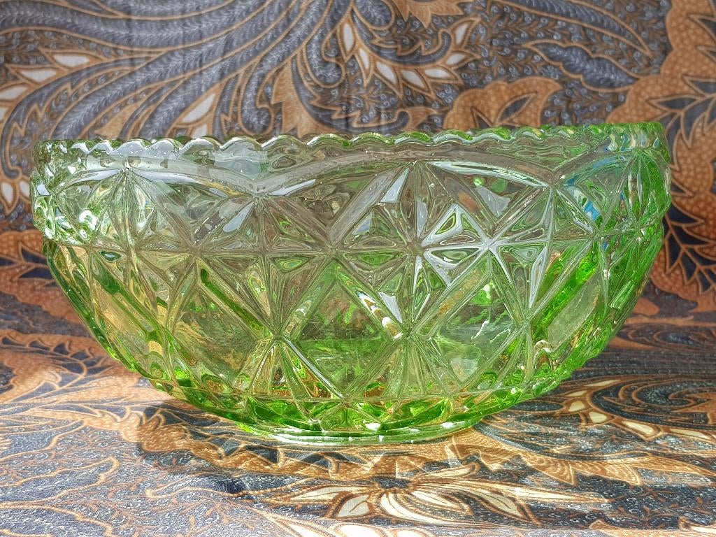 Mooie zware oude kom uit Engeland van groen glas 23 cm., Antiek en Kunst, Antiek | Glas en Kristal, Ophalen of Verzenden