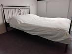 Zwart metalen bed 140x200 met matras en beddengoed, Ophalen, Gebruikt, Zwart, Tweepersoons