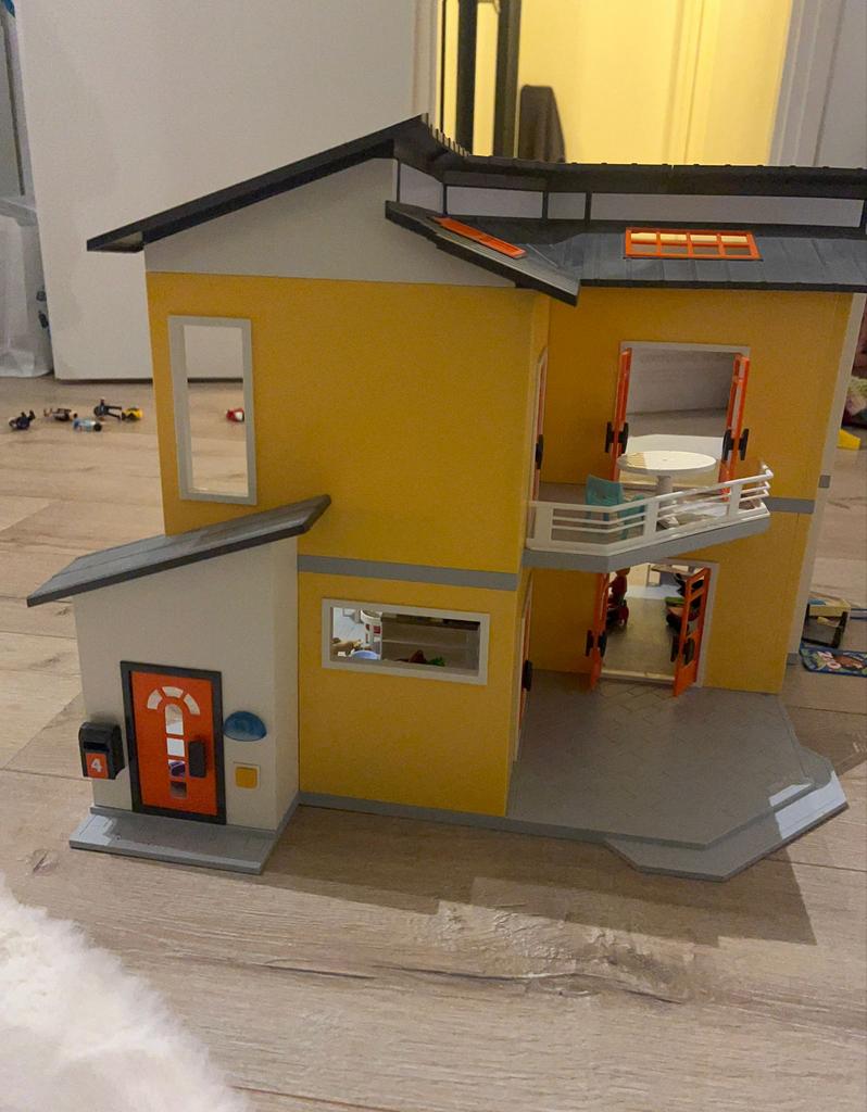 Playmobil Modern Woonhuis met Meubels en Figuren, Ophalen, Zo goed als nieuw, Poppenhuis