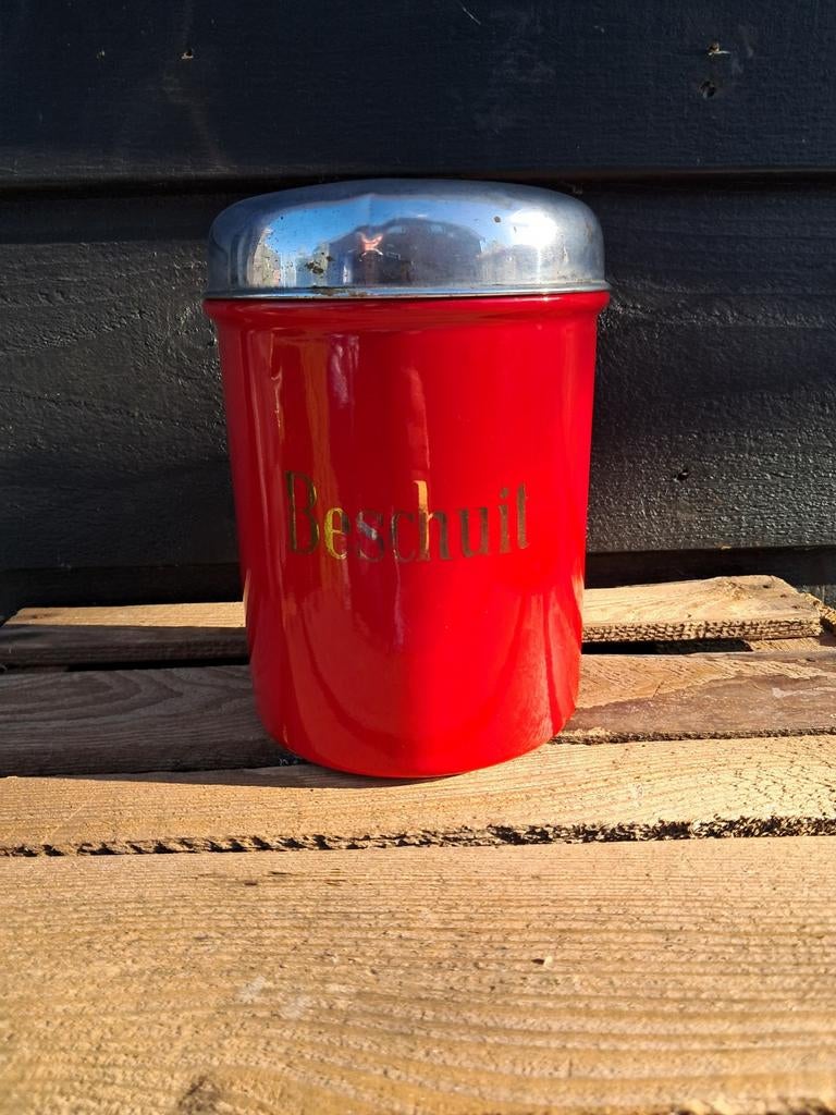Rood emaille beschuitbus met goudletter type., Ophalen of Verzenden