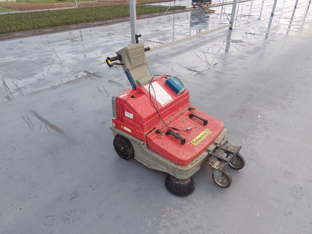 Veegmachine Teknova - Efficiënte Reiniging, Ophalen of Verzenden