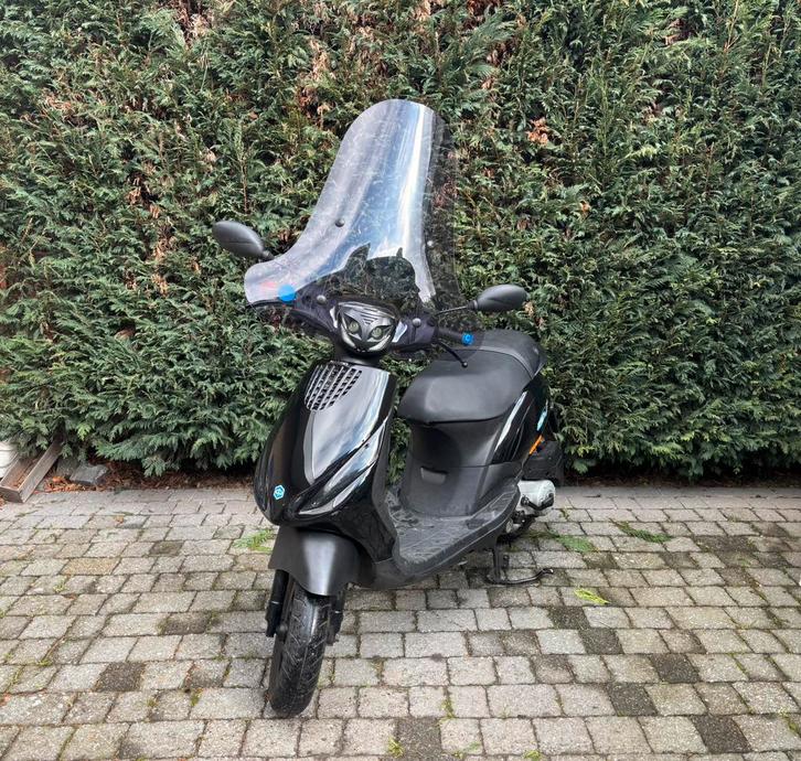 Piaggio Zip brom 2017, Fietsen en Brommers, Brommers | Overige merken, Zo goed als nieuw, Maximaal 45 km/u, Ophalen