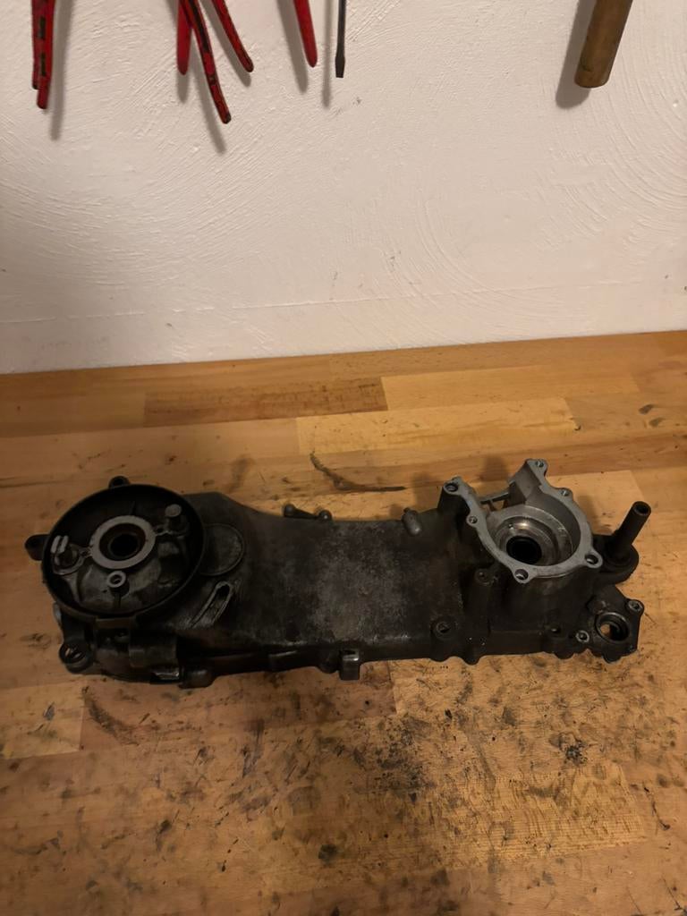 Grote carterhelft peugeot verticaal speedfight vivacity, Ophalen of Verzenden