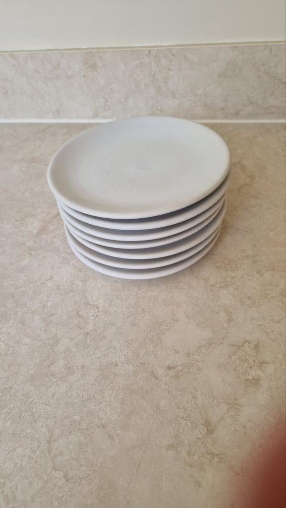 7 witte gebaksbordjes Hema, goede staat, Keramiek, Ophalen of Verzenden, Zo goed als nieuw, Bord(en)