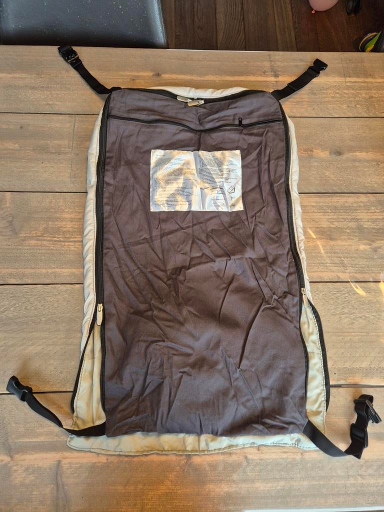 Deryan Air Traveller Vliegtuigbedje Reiskussen, Ophalen