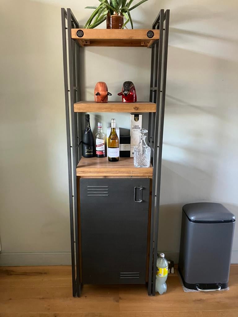 Industriële wand kast, Ophalen of Verzenden, Zo goed als nieuw