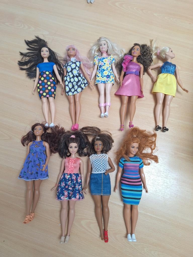 Negen Fashionista Barbies, Kinderen en Baby's, Speelgoed | Poppen, Ophalen of Verzenden, Gebruikt, Barbie