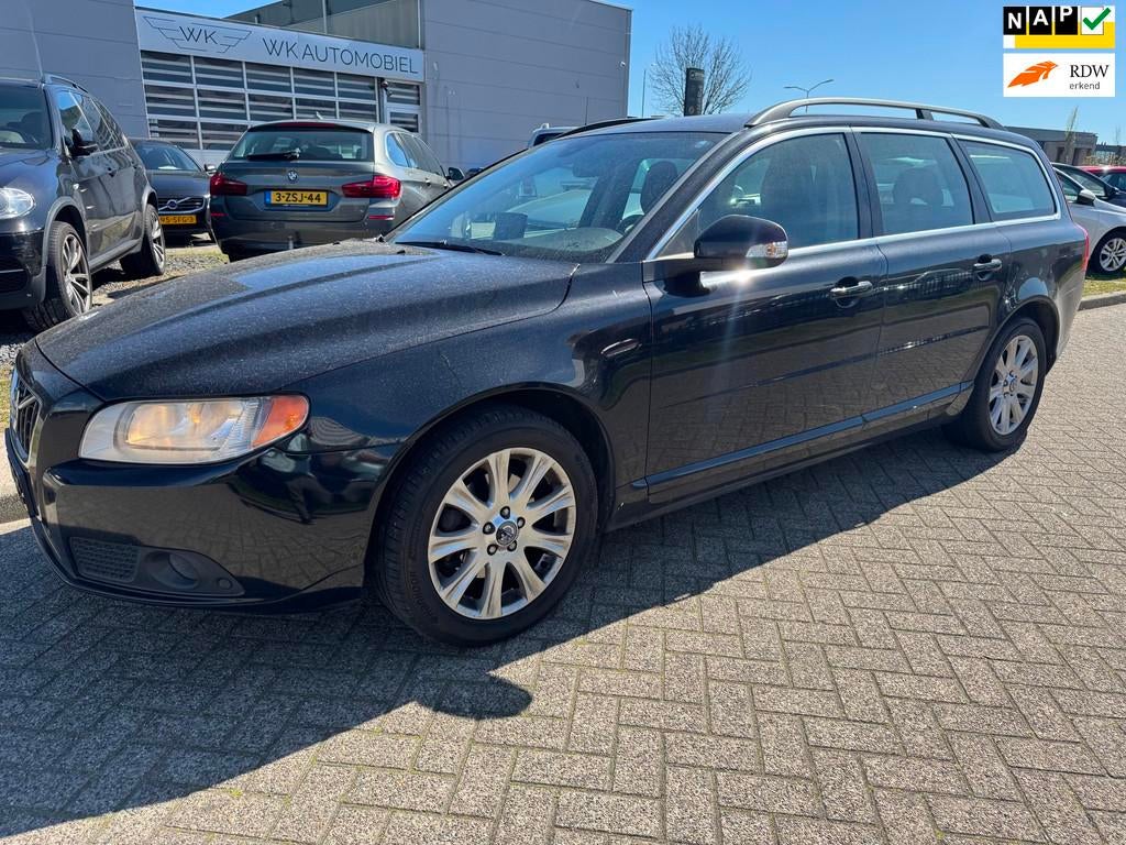 Volvo V70 2.4D Momentum prijs NL €3500, 15 km/l, Zwart, Zwart, Diesel