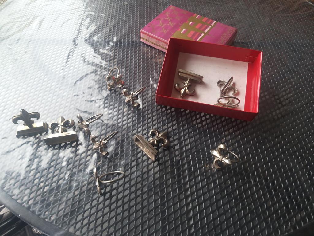 Servet ringen, Ophalen