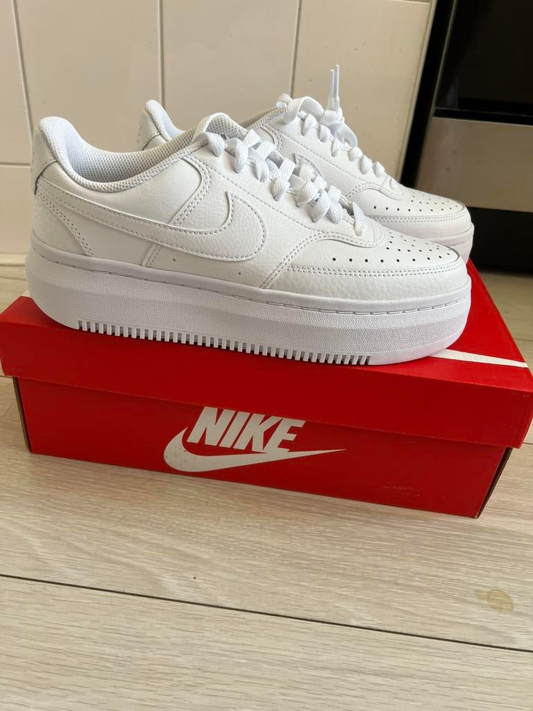 Nike sneakers, Wit, Nieuw, Ophalen of Verzenden, Sneakers of Gympen