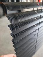 2x zwarte geperforeerde aluminium jaloezie / luxaflex 25 mm, Zwart, 150 tot 200 cm, Ophalen of Verzenden, 150 tot 200 cm
