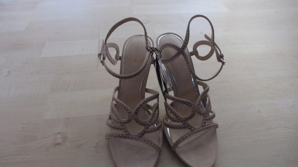 Nieuwe beige leren pumps maat 39 van Zara, Pumps, Nieuw, Ophalen of Verzenden, Zara